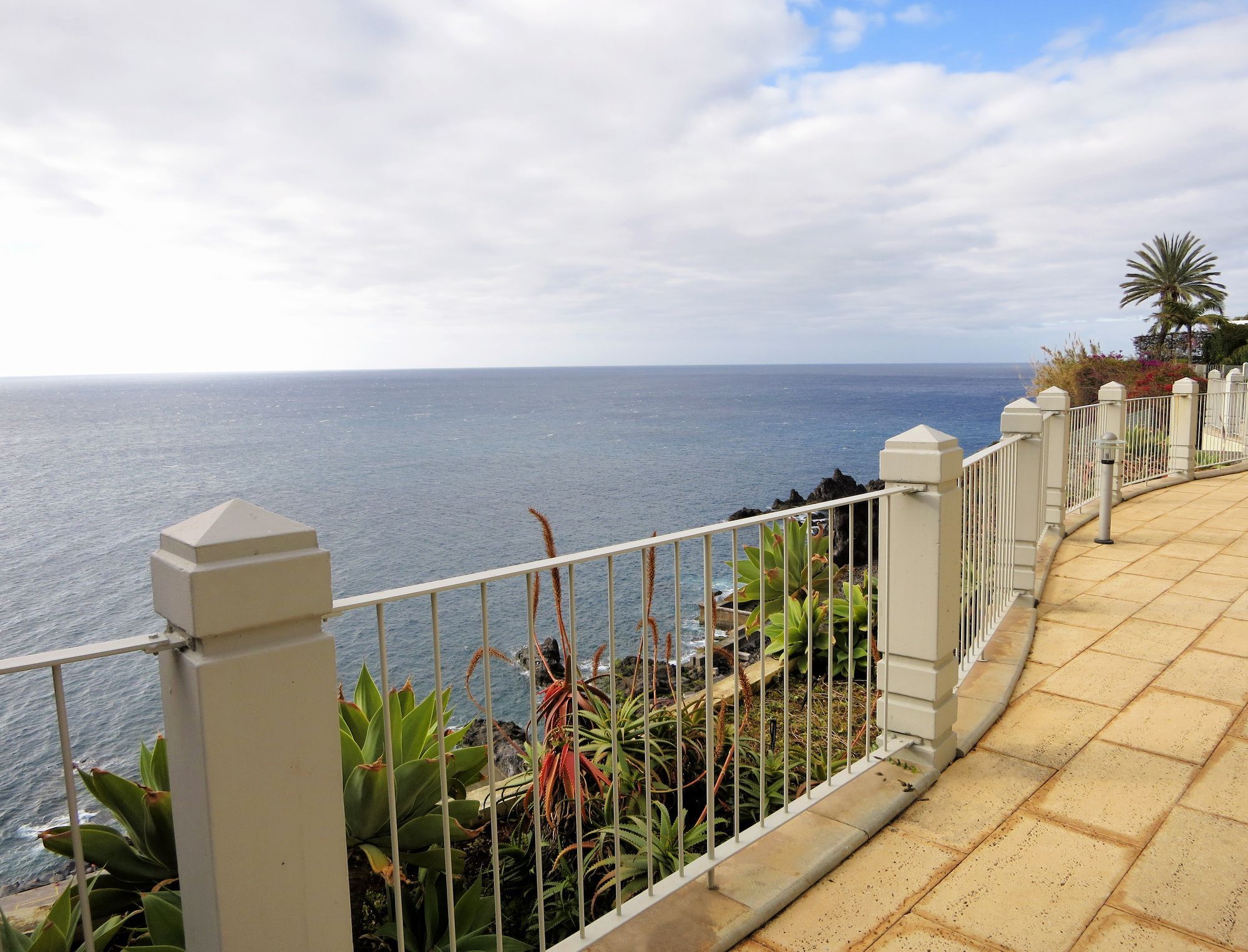 Finest Rentals - Beachfront Penthouse Funchal  Buitenkant foto