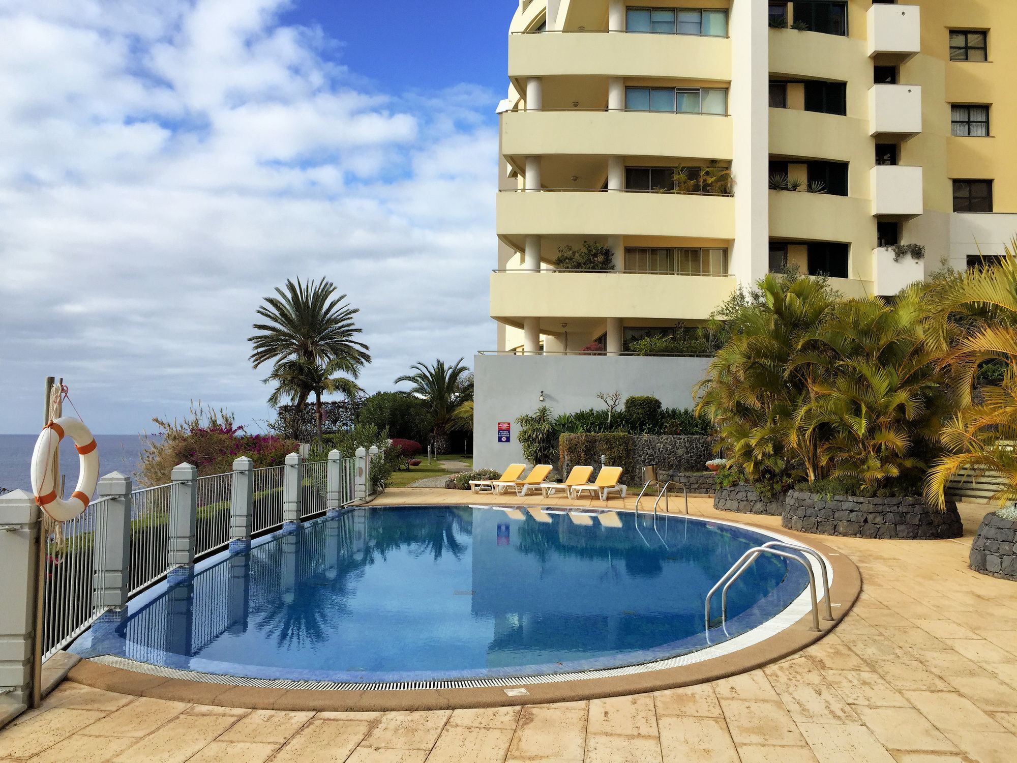 Finest Rentals - Beachfront Penthouse Funchal  Buitenkant foto